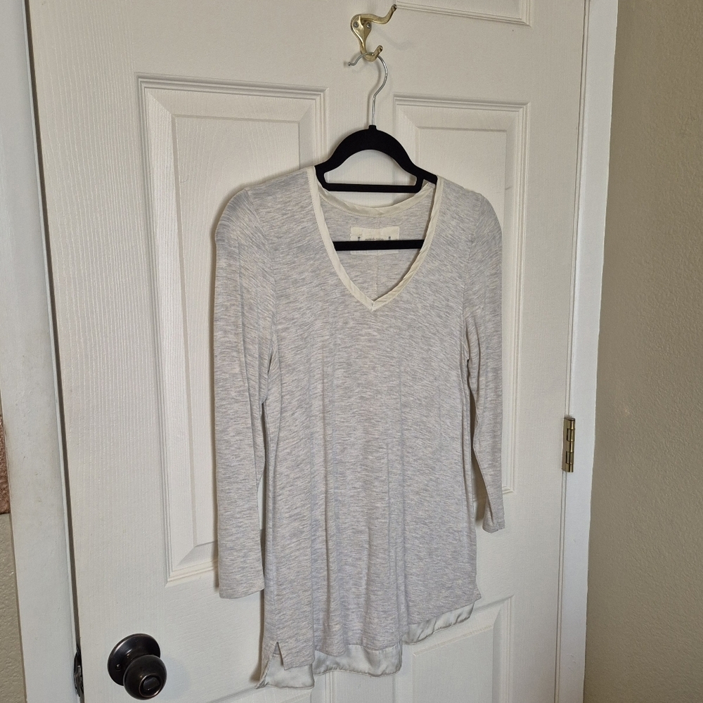 Pure + Good Women's Gray V-Neck Top